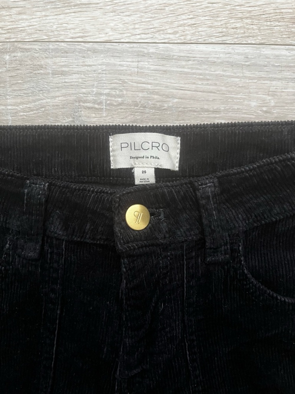 Pilcro The Icon Low-Rise Corduroy Chop Pocket Flare Jeans Black - Size 25 - Picture 3 of 5